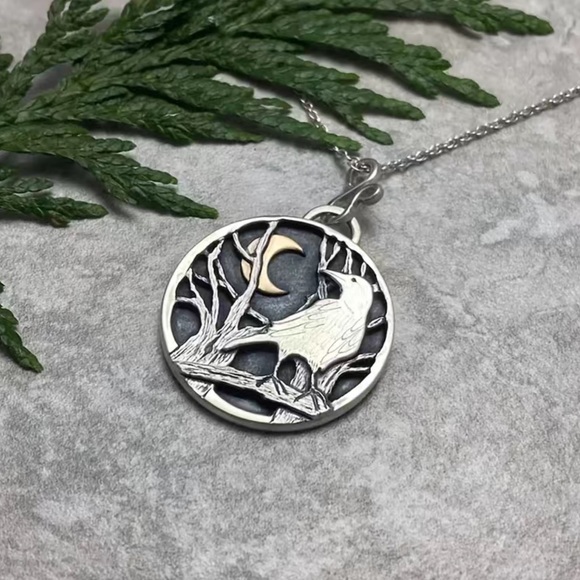 Raven crescent moon silver necklace - Picture 3 of 4